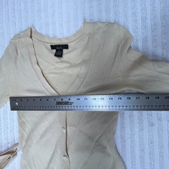 Luxe Arden B Womens Cashmere Knit Cardigan Sweater Size Medium Cream Lightweight - Picture 4 of 10